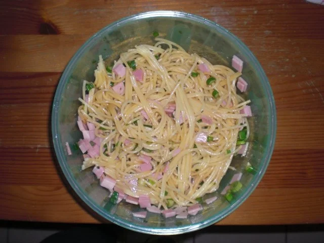 Rezept: Spaghetti Salat mit Maggi Bild Nr. 2 Spaghetti Salat mit Maggi - Rezept - Bild Nr. 2