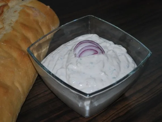 Ziegenfrischkäse-Dip mit Honig - Rezept