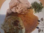 Schweinebraten mit überbackenen Kräuter-Kartoffelbrei - Rezept