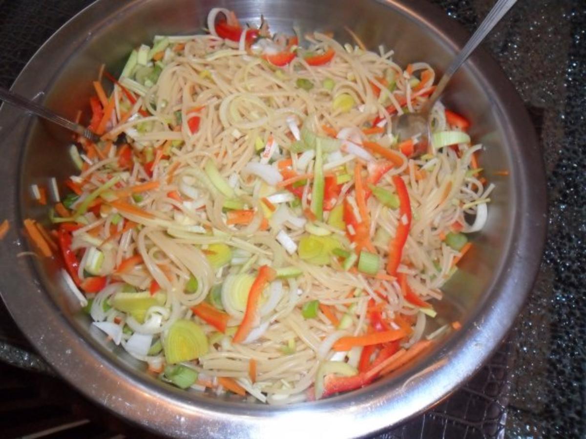 Bilder für bunter spaghettisalat - Rezept