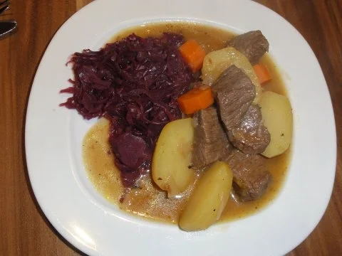 Hirschgulasch mit Apfel-Rotkraut - Rezept - Bild Nr. 6