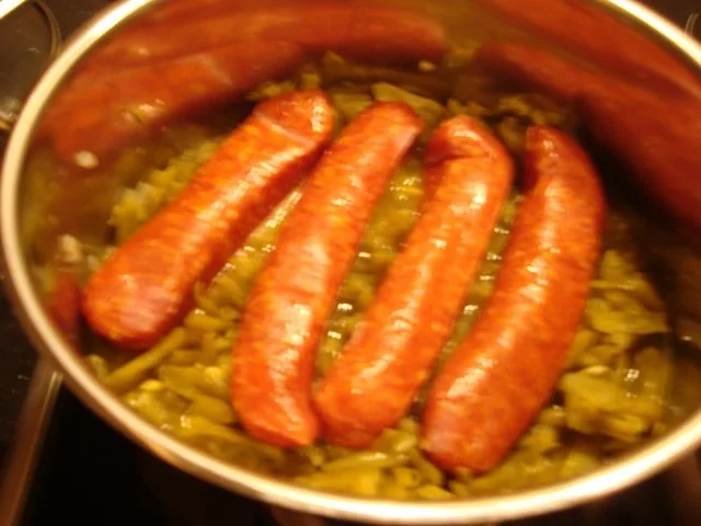 Bohnen untereinander mit gebratenen Mettwürstchen - Rezept - Bild Nr. 5