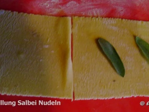 Pasta: Salbeiblatt im Nudelteig - Rezept - Bild Nr. 3