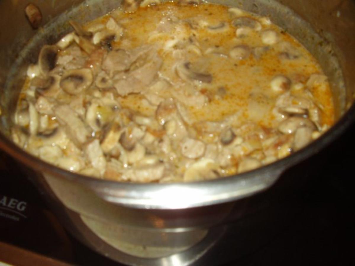 Schweinegeschnetzeltes mit Champignons - Rezept - kochbar.de