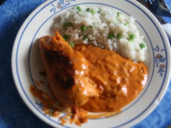 Hühnerbrust mit Paprika-Zwiebel Sauce - Rezept