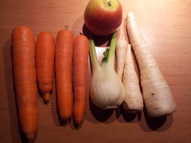 Möhrenrohkost mit Petersilenwurzel, Fenchel und Apfel - Rezept