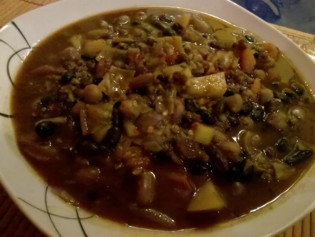 Rezept: Eintopf: Bunter Bohneneintopf mit Gemüse Bild Nr. 8 Eintopf: Bunter Bohneneintopf mit Gemüse - Rezept - Bild Nr. 8