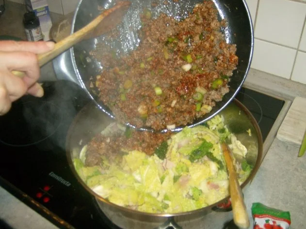 Rezept: Hackfleisch Wirsing Topf Bild Nr. 6 Hackfleisch Wirsing Topf - Rezept - Bild Nr. 6