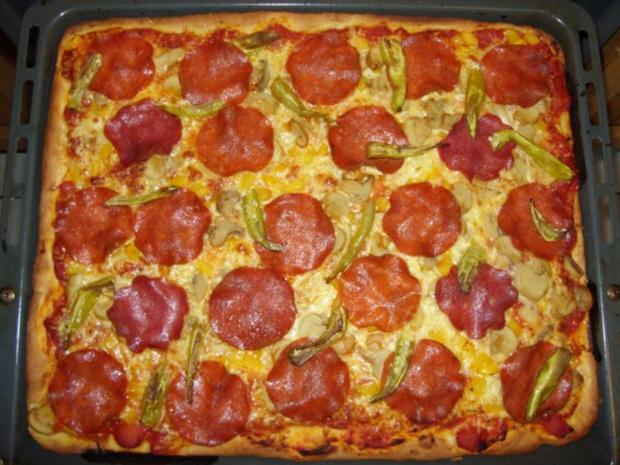 D: Pizza Salami - Rezept mit Bild - kochbar.de