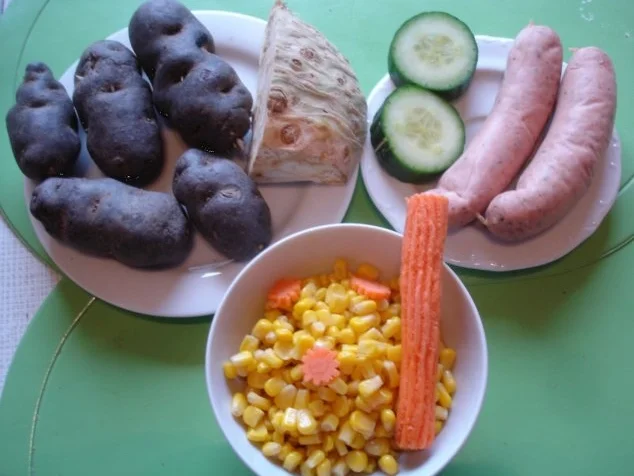 Krakauer mit Kartoffel-Sellerie-Stampf und Möhren-Mais-Gemüse - Rezept - Bild Nr. 2