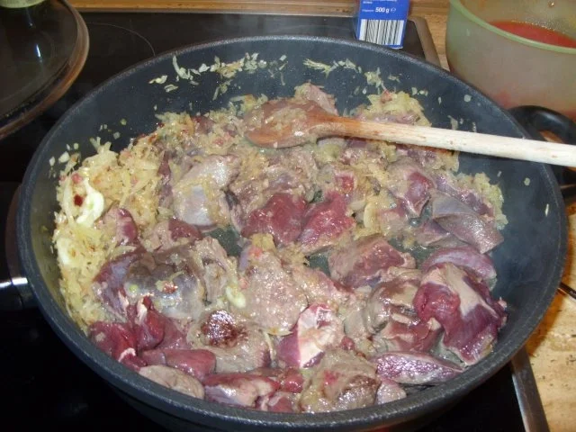 Rezept: D: Hirschgulasch Bild Nr. 4 D: Hirschgulasch - Rezept - Bild Nr. 4