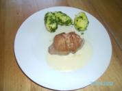Gefüllte Schweinsröllchen auf Rahmsoße mit Petersilkartoffeln - Rezept