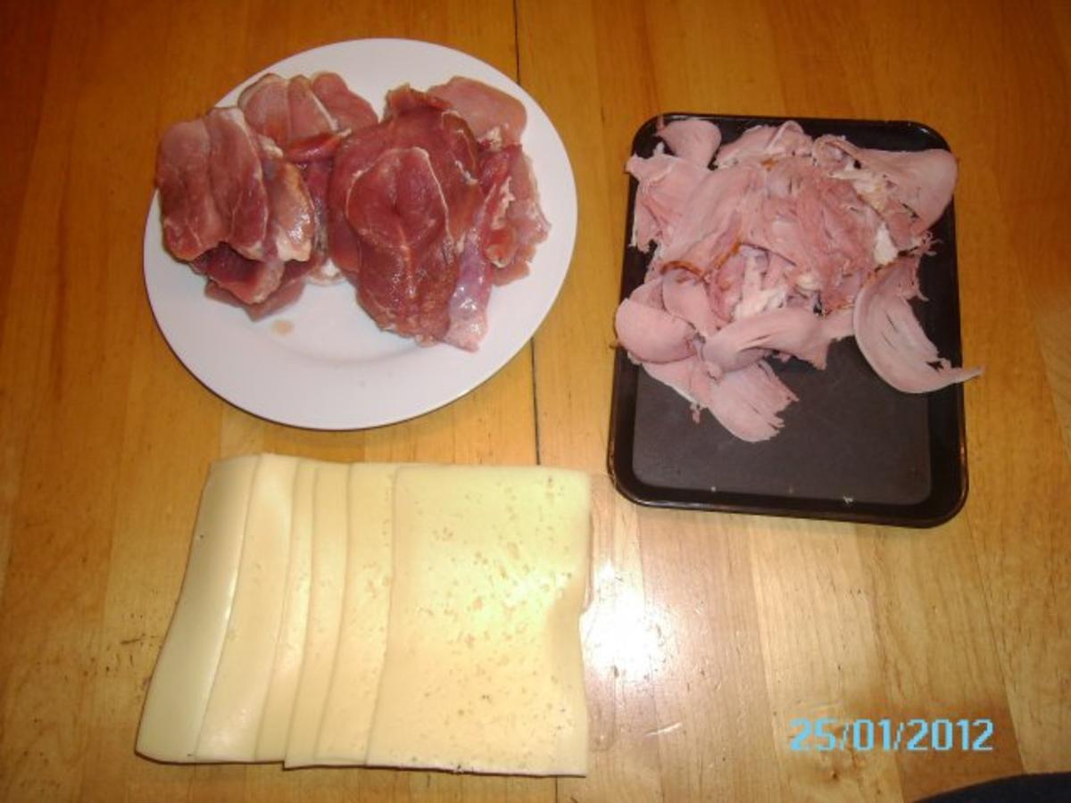 Gefüllte Schweinsröllchen auf Rahmsoße mit Petersilkartoffeln - Rezept - Bild Nr. 2