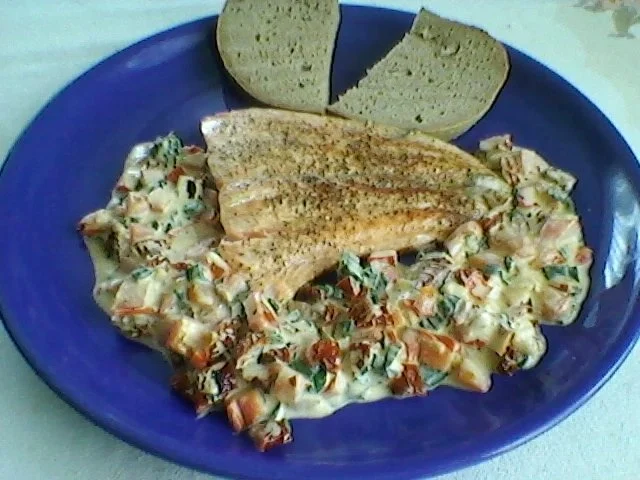 Rezept: Lachs gebraten mit bunten Schmand Lachs gebraten mit bunten Schmand - Rezept