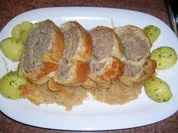 Hack-Blätterteigrolle auf Sauerkraut (peiswert, schnell und lecker) - Rezept