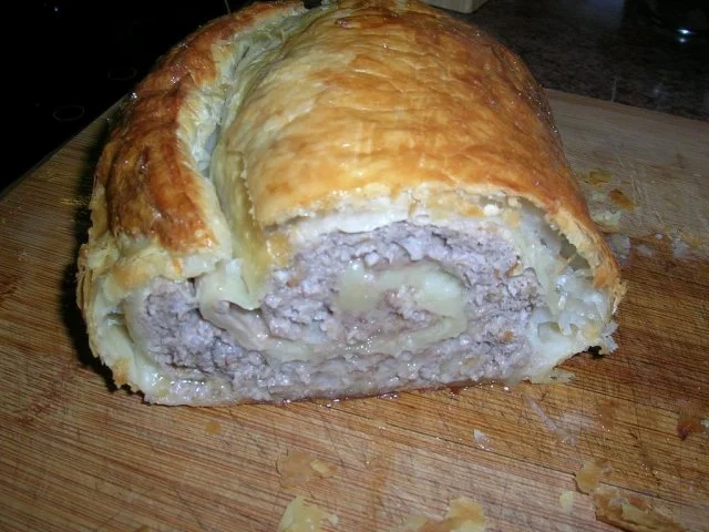 Hack-Blätterteigrolle auf Sauerkraut (peiswert, schnell und lecker) - Rezept - Bild Nr. 4