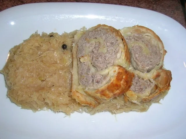Hack-Blätterteigrolle auf Sauerkraut (peiswert, schnell und lecker) - Rezept - Bild Nr. 5