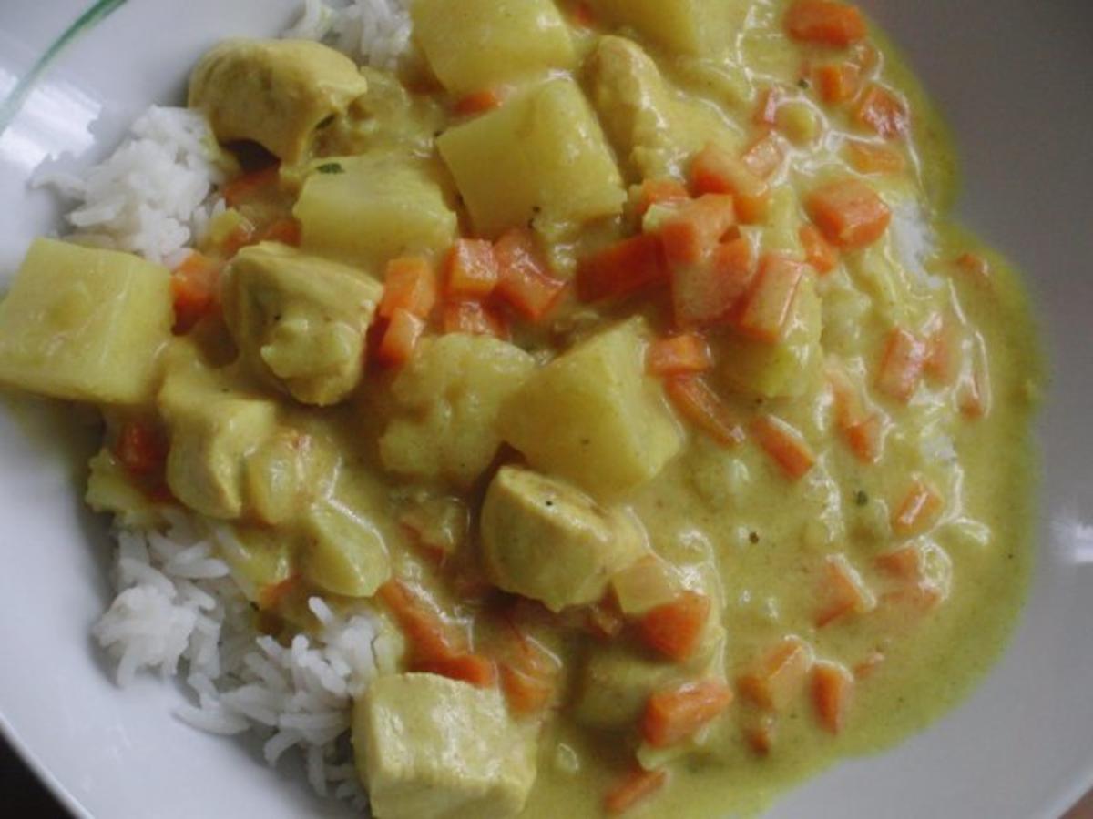 Huhn : Curryhuhn mit Gemüse, Ananas und Basmatireis - Rezept