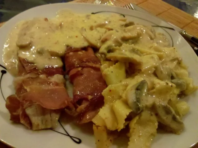 Fisch: Seelachs im Speckmantel mit fruchtigen Rahmchampignons und Trüffelnudeln - Rezept - Bild Nr. 8