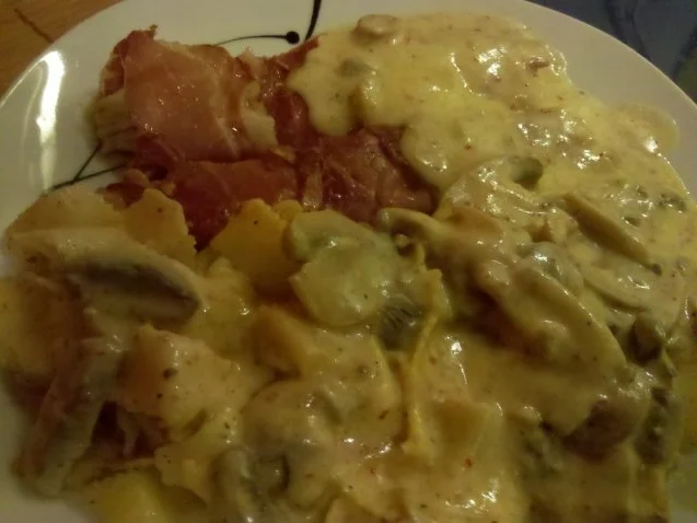 Fisch: Seelachs im Speckmantel mit fruchtigen Rahmchampignons und Trüffelnudeln - Rezept - Bild Nr. 9