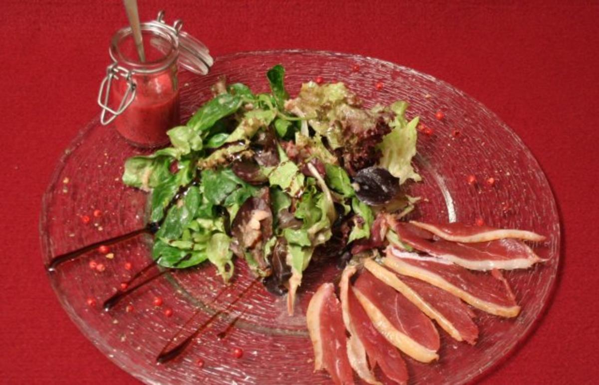 Winterliche Blattsalate mit geräucherter Entenbrust - Rezept