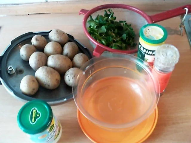 Rezept: Kartoffel-Rapunzelsalat Bild Nr. 2 Kartoffel-Rapunzelsalat - Rezept - Bild Nr. 2