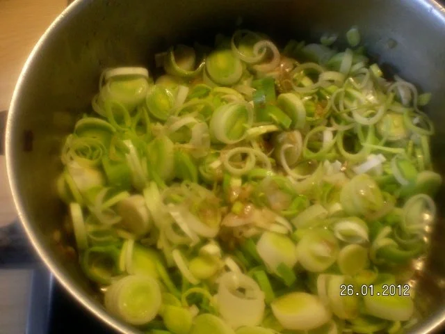 Rezept: Porreesuppe mit Mettbällchen Bild Nr. 5 Porreesuppe mit Mettbällchen - Rezept - Bild Nr. 5
