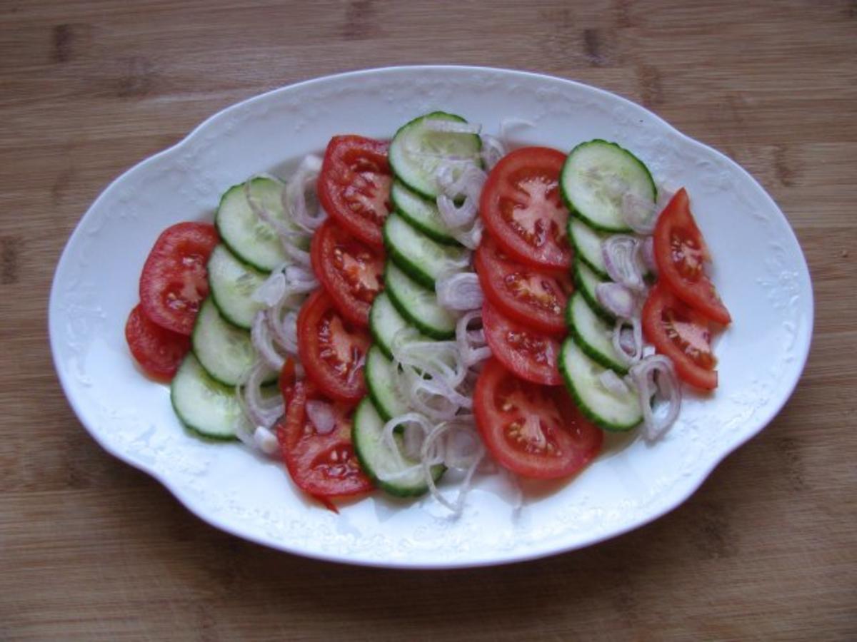 Salat: Gurken-Tomaten-Salat mit Rauke - Rezept - kochbar.de