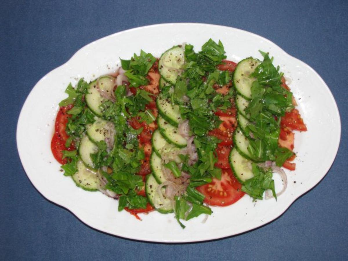 Salat: Gurken-Tomaten-Salat mit Rauke - Rezept