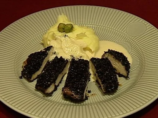 Rezept: Schwarze Hähnchenbrust mit grünem Kartoffelpüree (Silvia Laubenbacher) Schwarze Hähnchenbrust mit grünem Kartoffelpüree (Silvia Laubenbacher) - Rezept