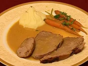 Aiblinger Kalbsrahmbrätli mit zarten Buttermöhren Kartoffelpüree (Gitti & Erika) - Rezept