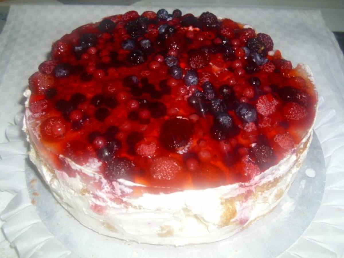 Bilder für Windbeuteltorte Gab es zu meinem Geburtstag 2011. Sie hat allen gut geschmeckt - Familie, Nachbarn und Freunde! Leider nichts mehr da! - Rezept