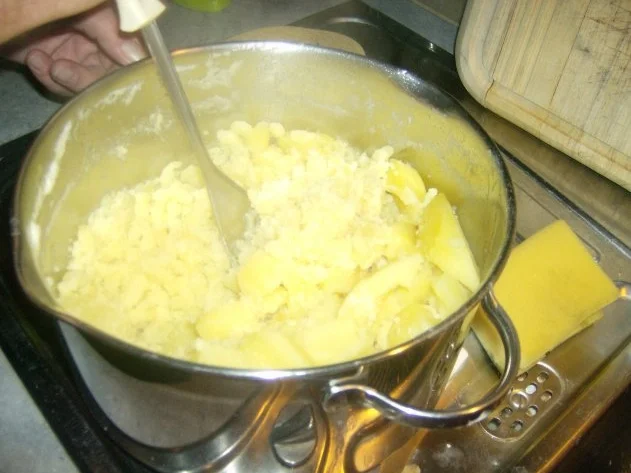 Rezept: Ripperl mit Sauerkraut und Zwiebel Speck Stampf Bild Nr. 3 Ripperl mit Sauerkraut und Zwiebel Speck Stampf - Rezept - Bild Nr. 3