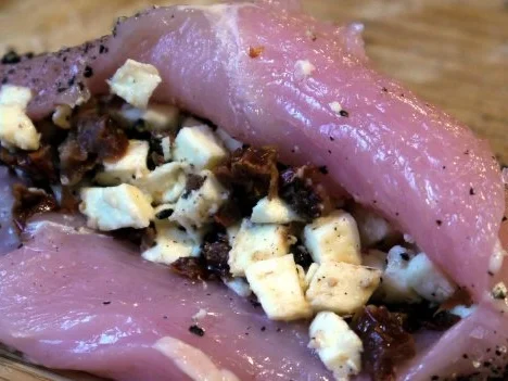 Rezept: Mit Büffelmozzarella gefüllte Hähnchenbrust Bild Nr. 4 Mit Büffelmozzarella gefüllte Hähnchenbrust - Rezept - Bild Nr. 4