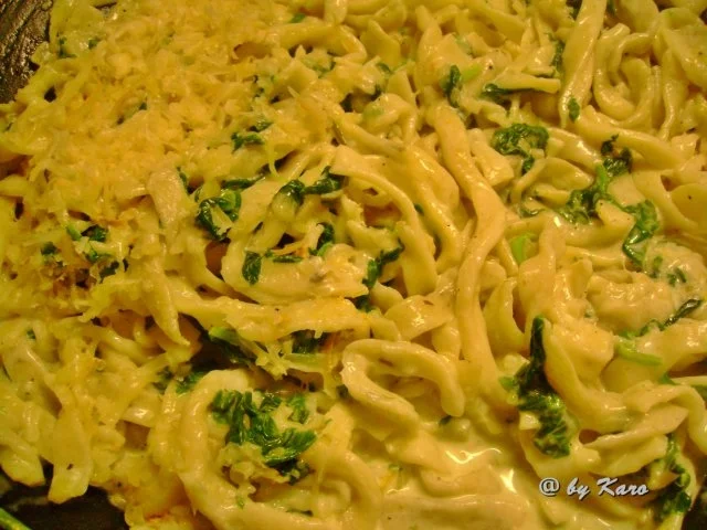 Pasta: Tagliatelle an Gorgonzola Parmesan Creme mit Blattspinat - Rezept - Bild Nr. 4