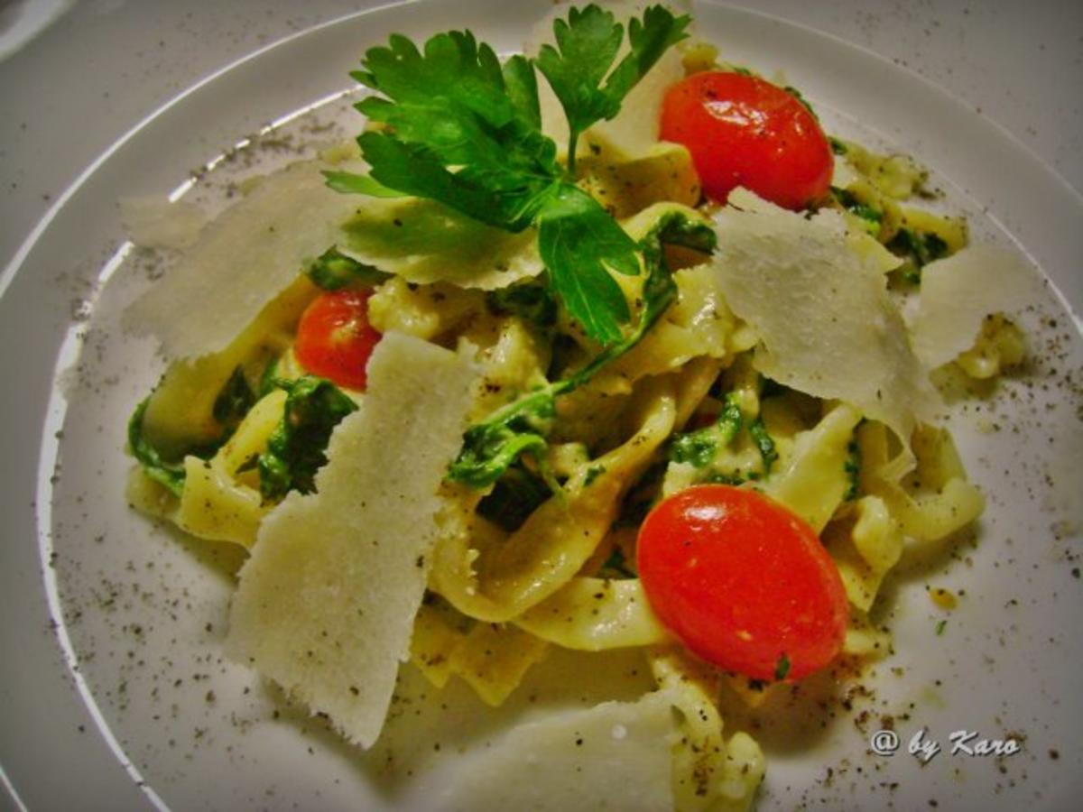 Pasta: Tagliatelle an Gorgonzola Parmesan Creme mit Blattspinat - Rezept