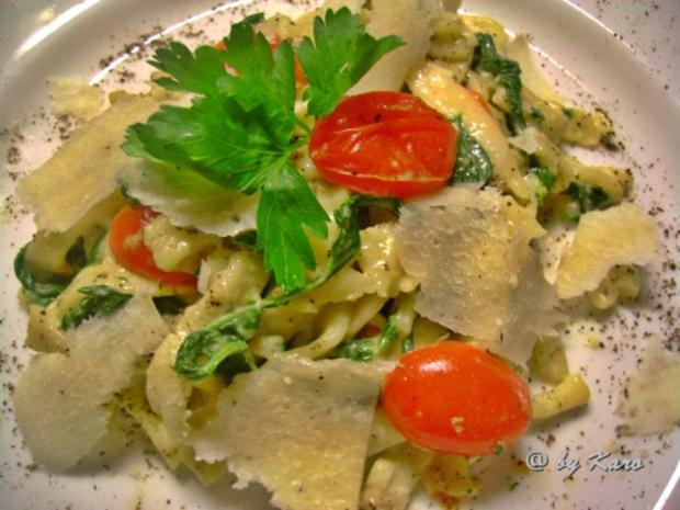Pasta: Tagliatelle an Gorgonzola Parmesan Creme mit Blattspinat ...