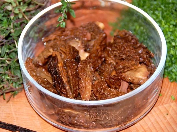 KALBSKOTELETTS  MIT  MORCHELN  /  COTES  DE VEAU  AUX  MORILLES - Rezept - Bild Nr. 4