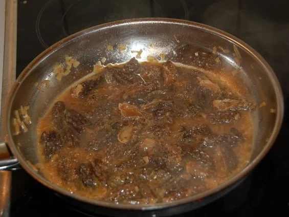 KALBSKOTELETTS  MIT  MORCHELN  /  COTES  DE VEAU  AUX  MORILLES - Rezept - Bild Nr. 9