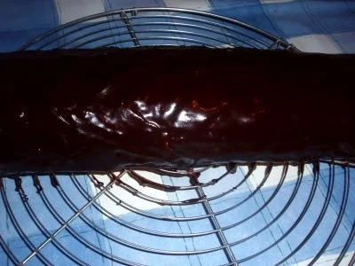 Kuchen: Schwarzwälder Kirschrolle - Rezept - Bild Nr. 6