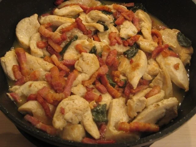 Rezept: Hähnchenpfanne mit Salbei Hähnchenpfanne mit Salbei - Rezept