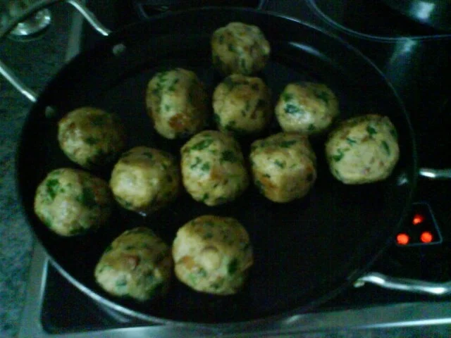 Gemüsiges Geschnetzeltes von Schwein und Rind mit in Nußbutter geschwenkten Kräuterknödeln - Rezept - Bild Nr. 14