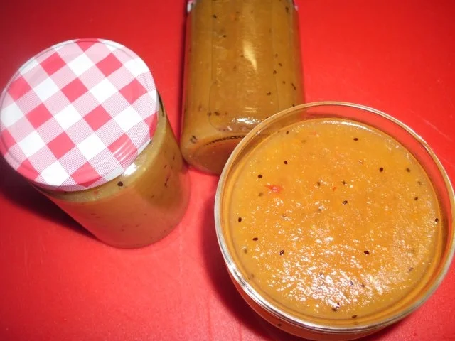 Orangen-Kiwi-Marmelade mit Ananas - Rezept