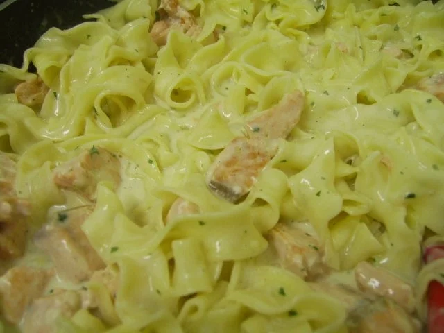 Rezept: Bandnudeln mit Lachs-Zitronen-Soße Bandnudeln mit Lachs-Zitronen-Soße - Rezept