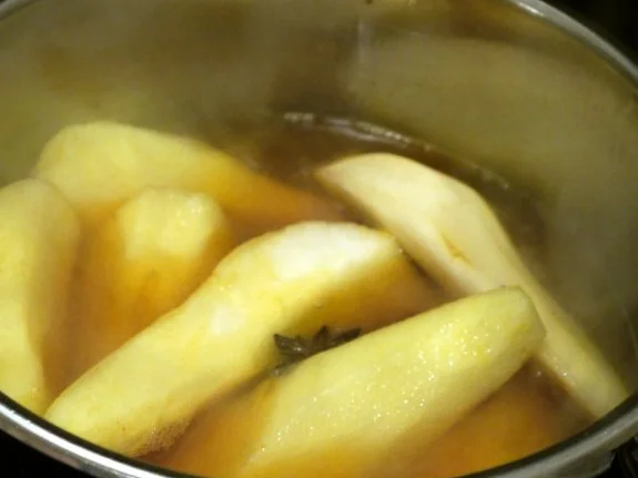 Gewürzbirnen mit Schokoladensahne - Rezept - Bild Nr. 7