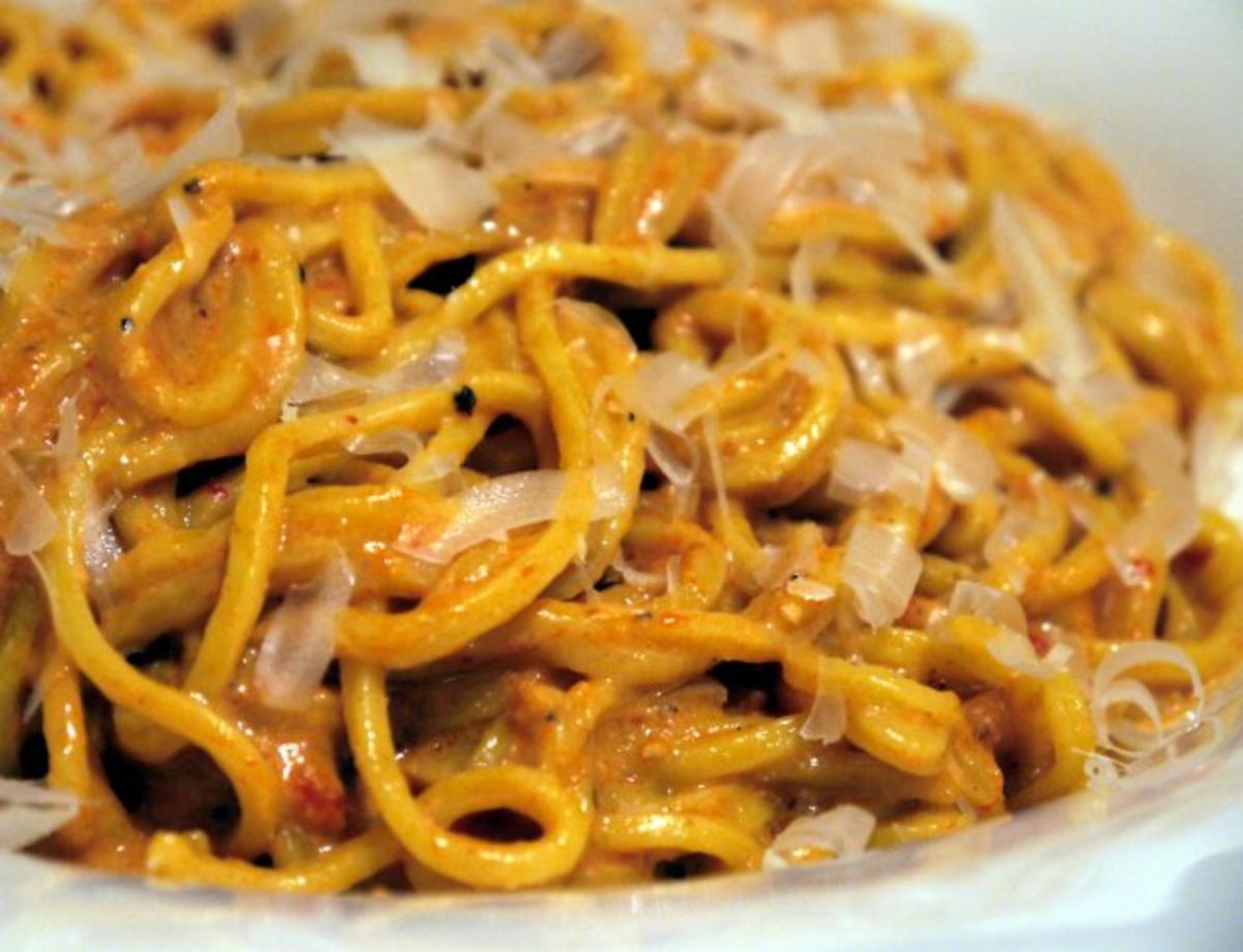Spaghetti mit gerösteter Paprika Sauce Rezept kochbar de