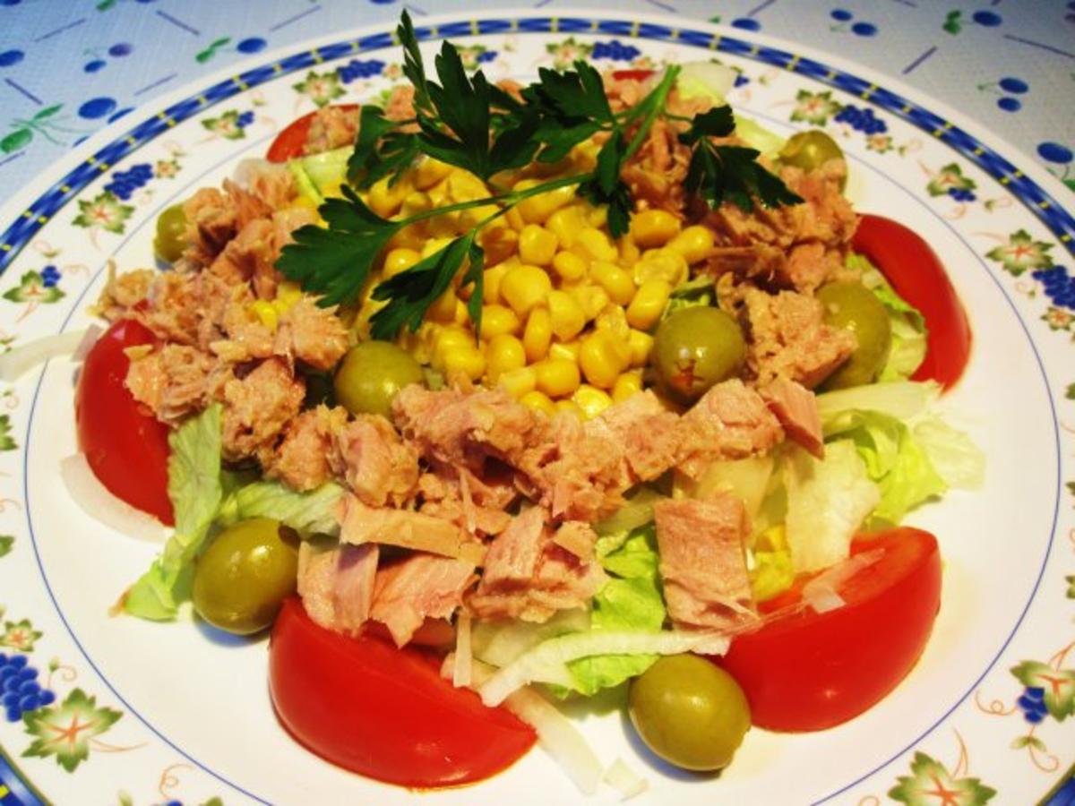 Großer bunter Salat mit Thunfisch ... - Rezept