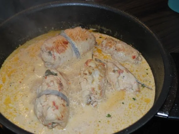 Hähnchenrouladen mit Salami und Frischkäse-Fülle - Rezept - Bild Nr. 3