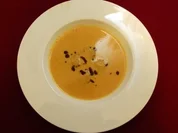 Rezept: Kรผrbisrahmsuppe mit Jakobsmuscheln (John Jรผrgens) Kรผrbisrahmsuppe mit Jakobsmuscheln (John Jรผrgens) - Rezept