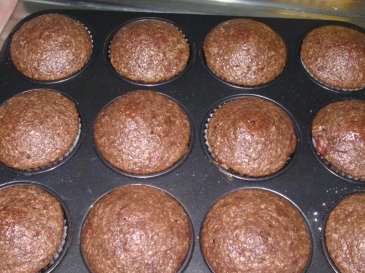 Dunkle Kokos Himbeer Muffins - einfach - 276 kcal/100g